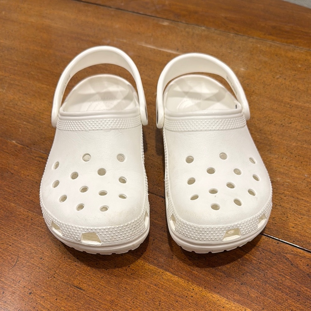 Crocs white
